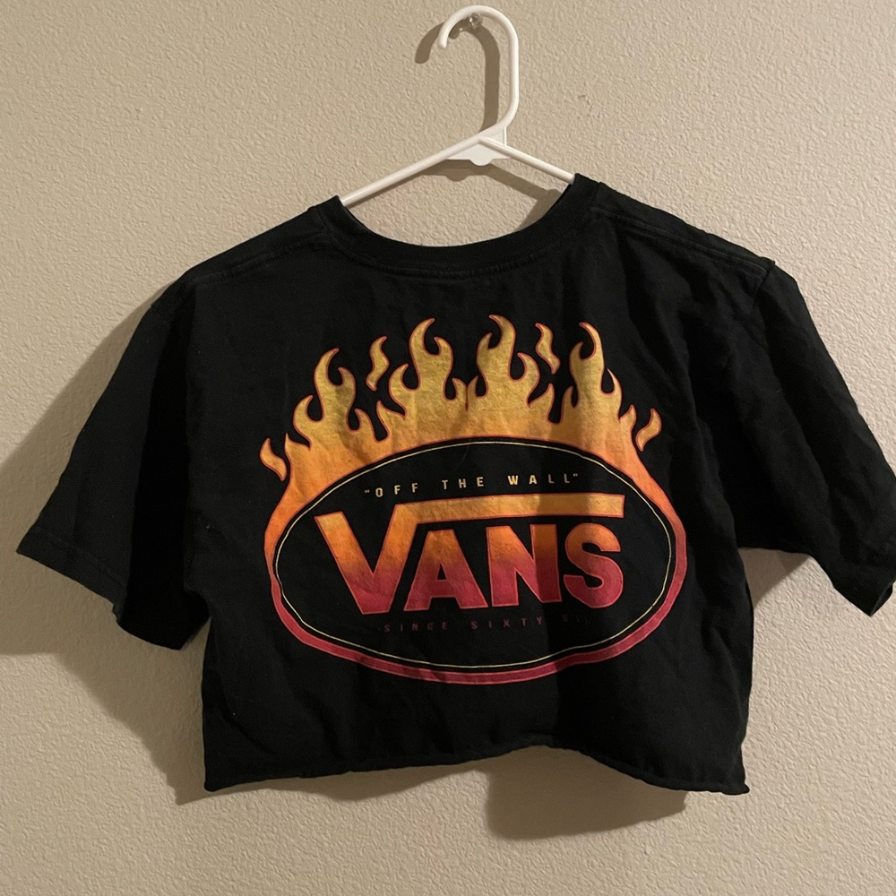 Black cropped t-shirt